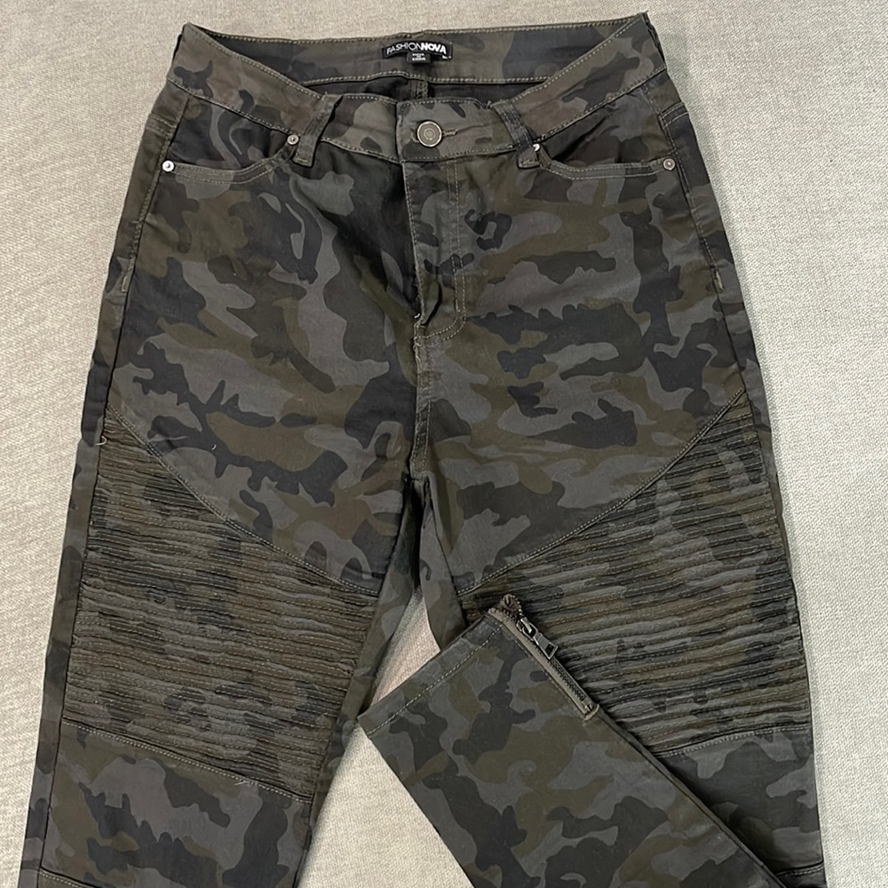 Fashion Nova jeans size 11